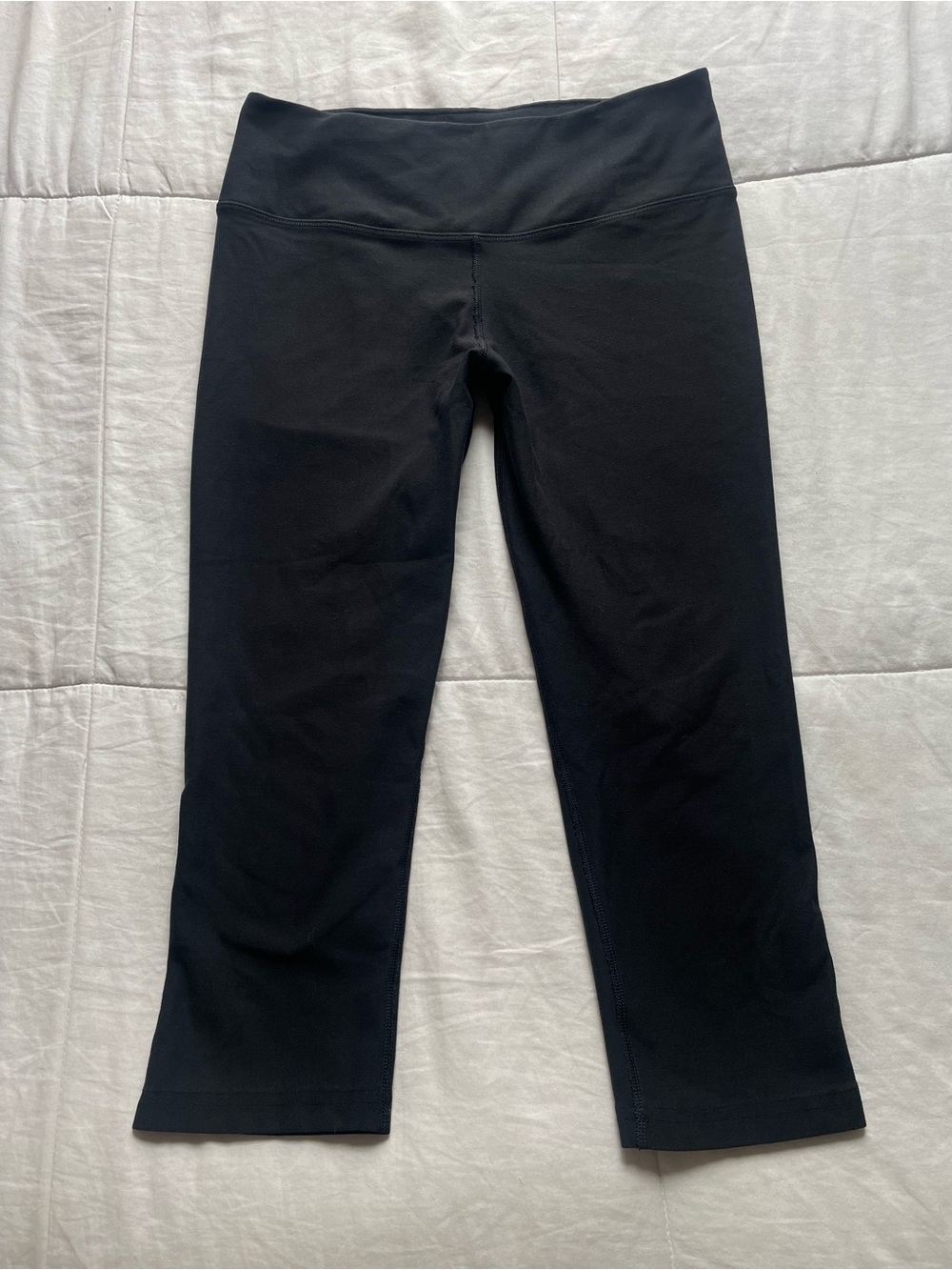 Nike Black Mid Rise Crop Capri Leggings Small Sporty Chic Model Off Duty Yoga